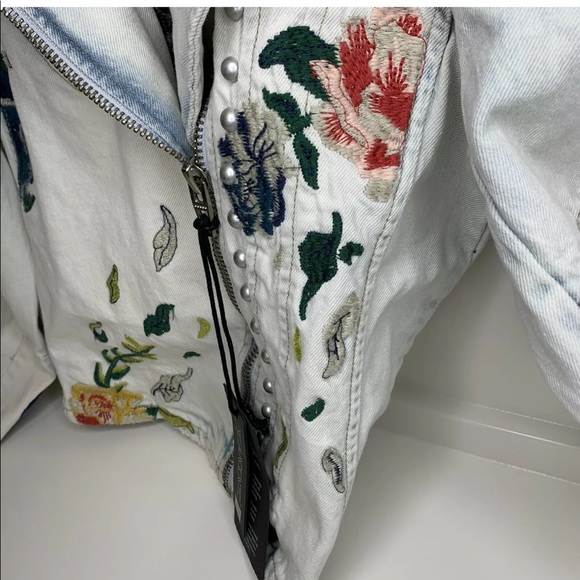 BlankNYC Denim Sitting Pretty Floral Moto Jacket - Picture 7 of 11